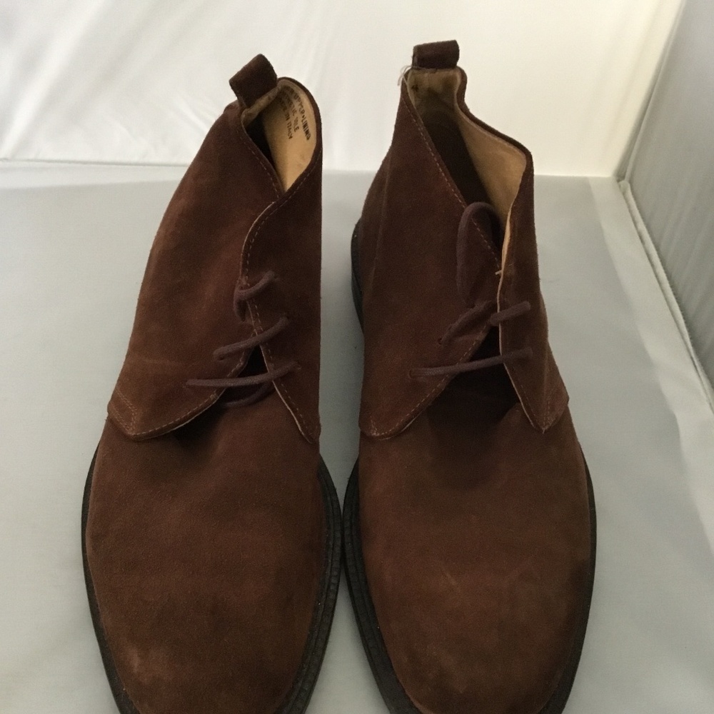 DRESS-UP SHOES FOR MEN.